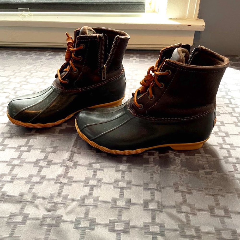 WOMEN'S SALTWATER DUCK BOOT IN TAN/DARK BROWN